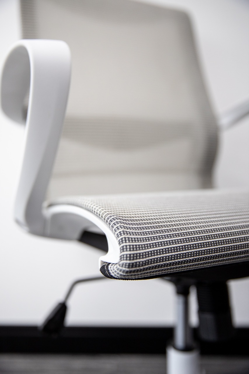 Cadeira Design Diretor — ângulo 3
